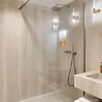 Pick A Flat's With Services In Opera Apartmán *