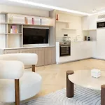 Pick A Flat's With Services In Opera Apartmán *