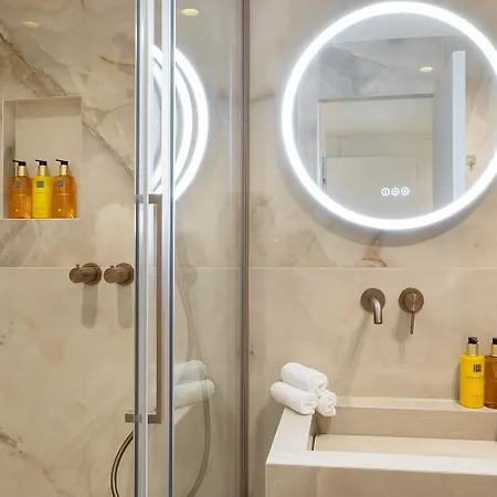 Pick A Flat's With Services In Opera Apartment