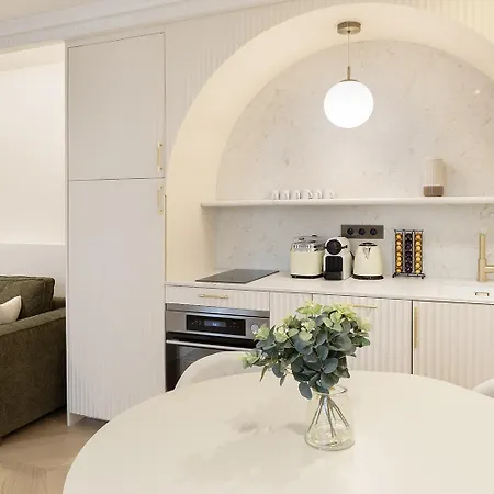 Pick A Flat's With Services In Opera Apartment