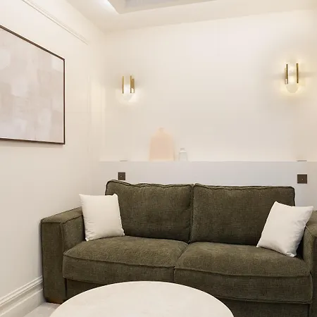 Apartment Pick A Flat's With Services In Opera