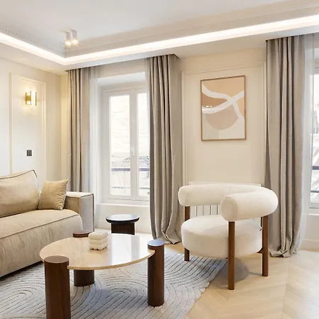 Apartment Pick A Flat's With Services In Opera