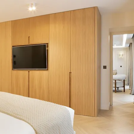 Pick A Flat's With Services In Opera Apartment