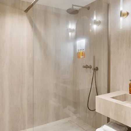 Pick A Flat's With Services In Opera Apartment *