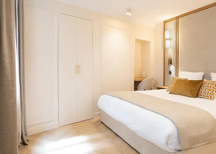 Daire Pick A Flat's With Services In Opera