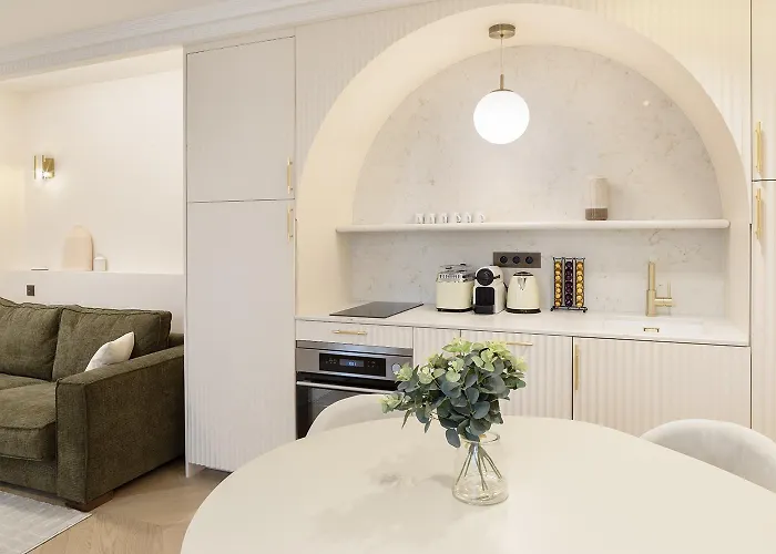 Pick A Flat's With Services In Opera Daire