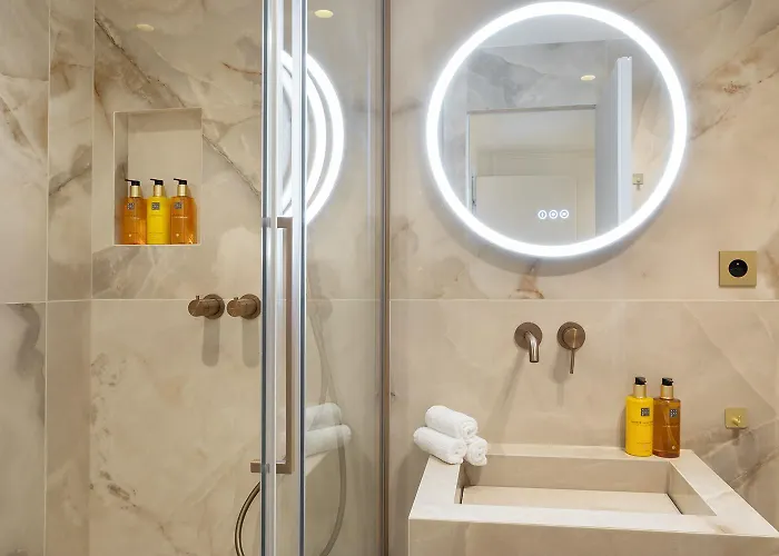 Pick A Flat's With Services In Opera דירה