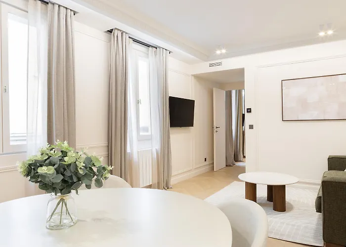 Pick A Flat's With Services In Opera דירה