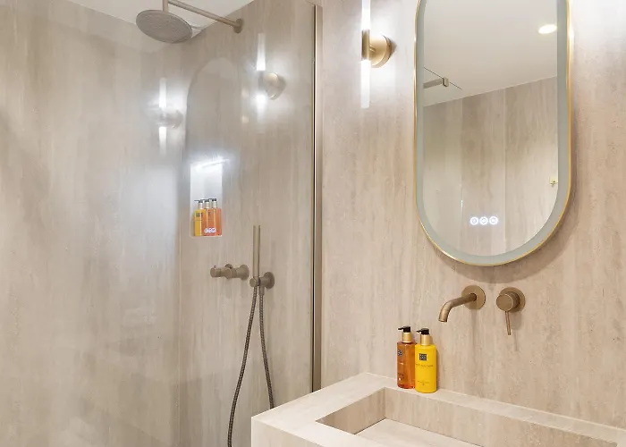 Pick A Flat's With Services In Opera