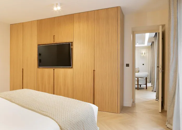 Pick A Flat's With Services In Opera דירה