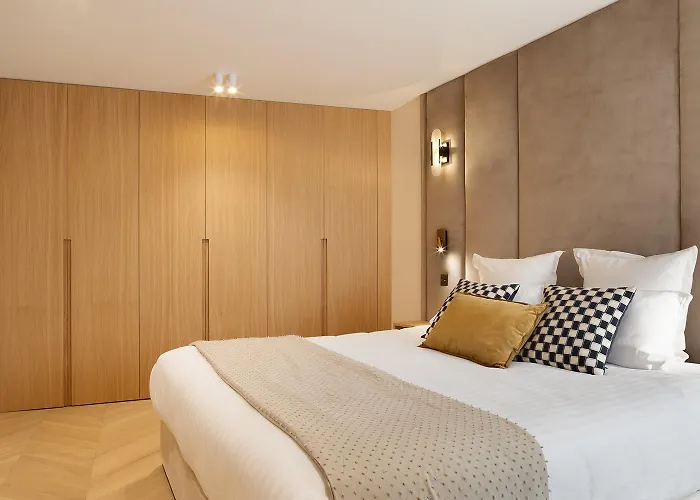 Pick A Flat's With Services In Opera