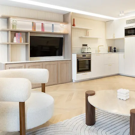 Pick A Flat's With Services In Opera Apartament *